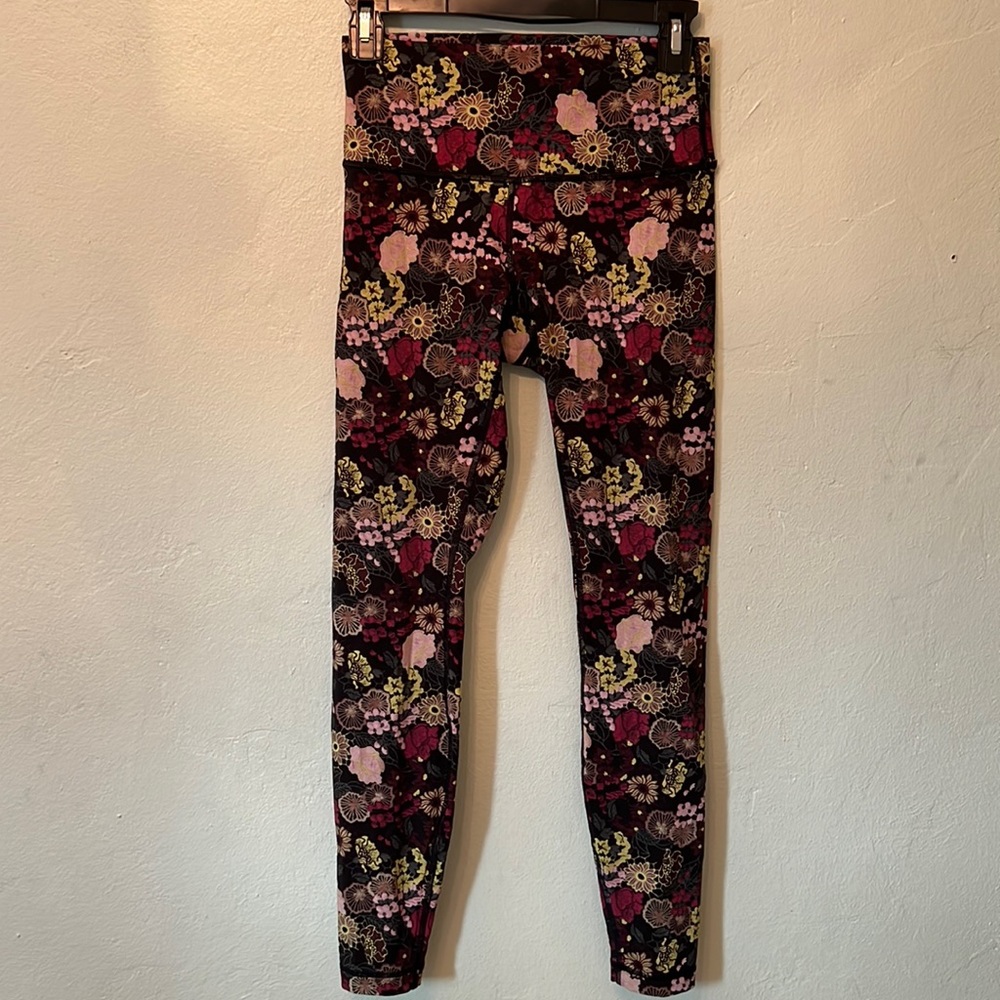 Lululemon Wunder Under Luxtreme size 6.